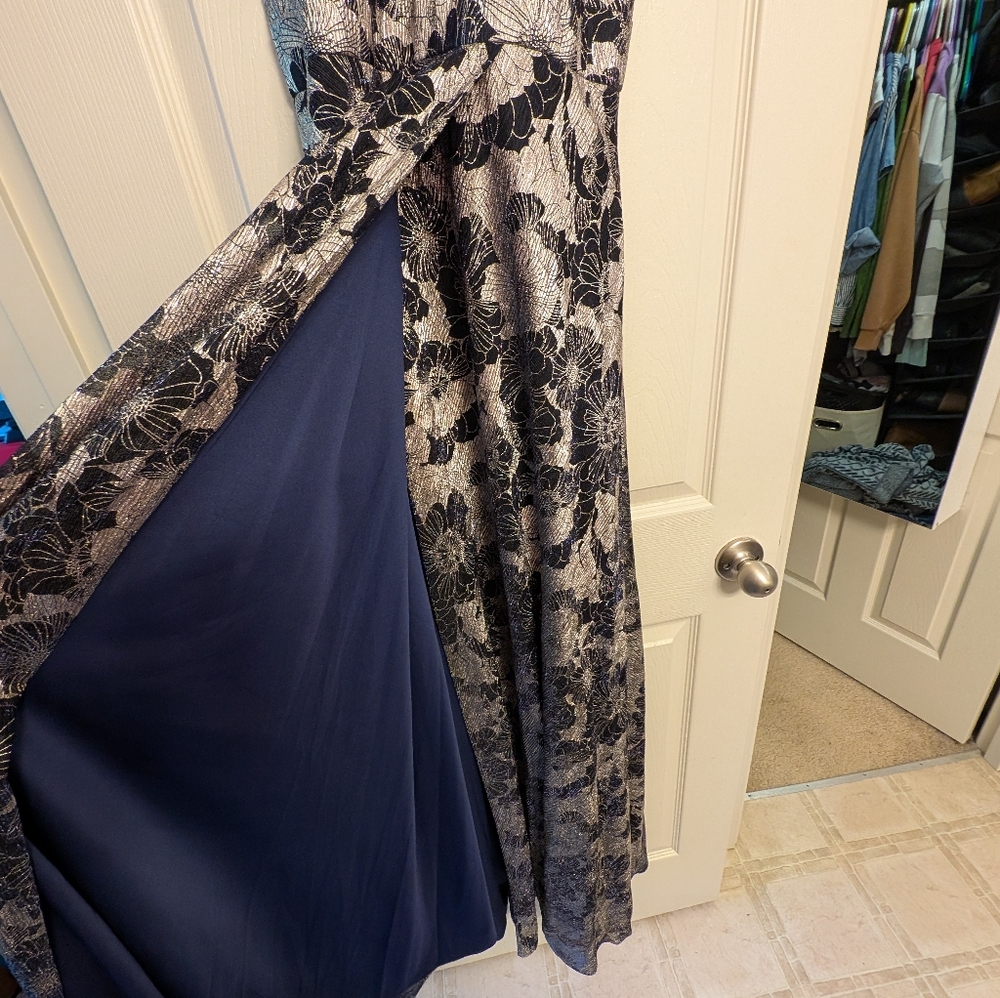 Beautiful Betsy & Adam Dress Refined florals and metallic shine Women's Size 10 - Picture 4 of 9